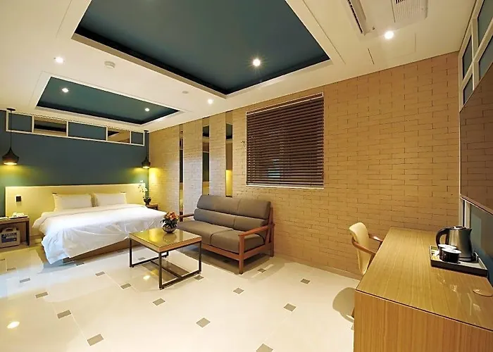 Hotel B