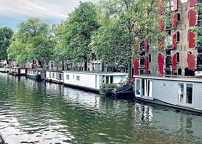 Houseboat Bonnie