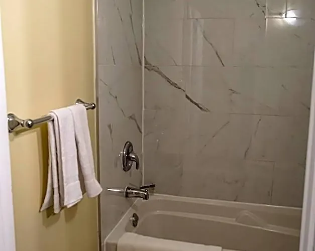 Skyland Motel Inn & Suites