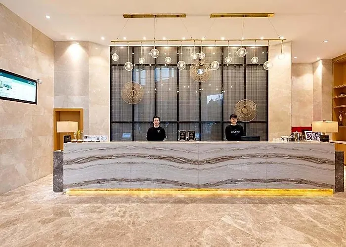 Atour Hotel Maoming High-Speed Railway Station People Square