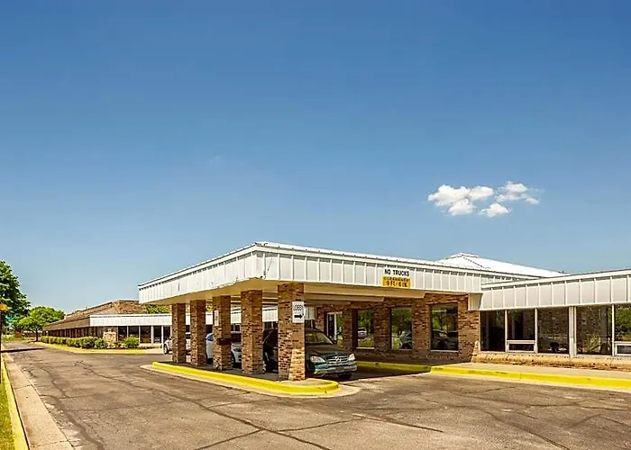 Oyo Hotel Mona Lake Muskegon
