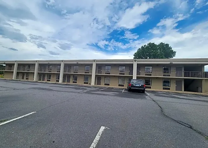 Red Roof Inn & Suites Wilkesboro