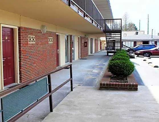 Speedway Inn