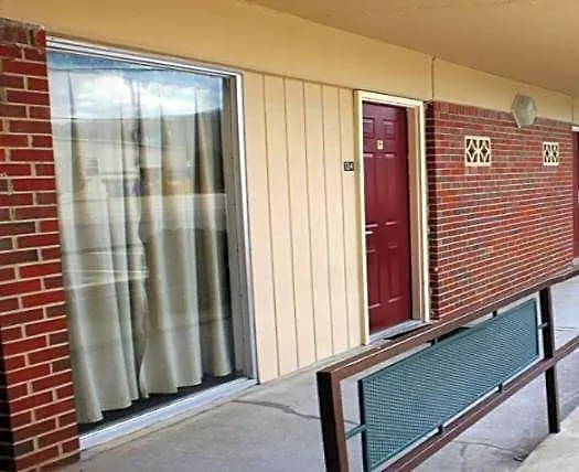 Speedway Inn