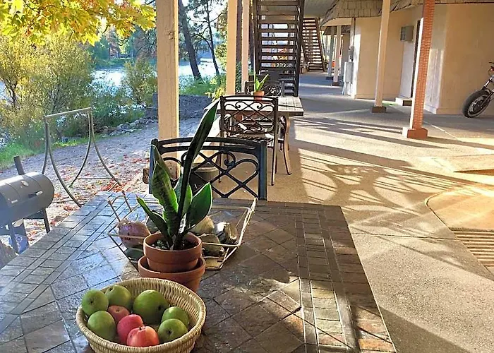River'S Edge Lodge