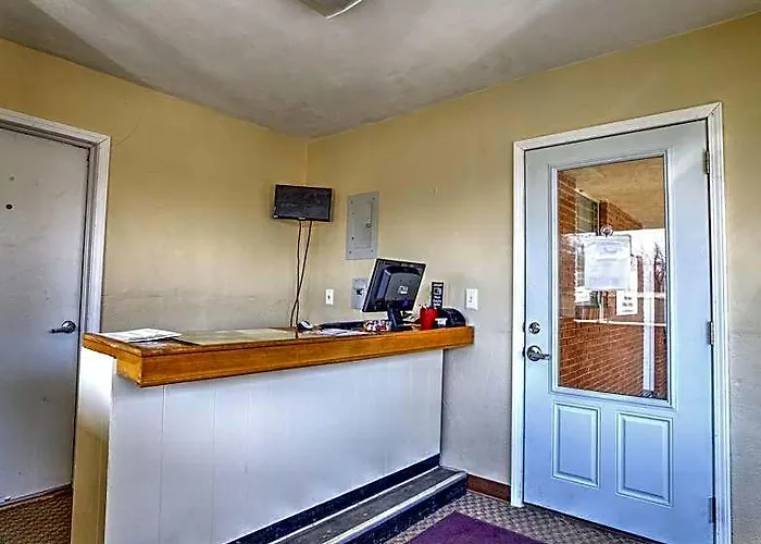 Windsor Crossroads Motel