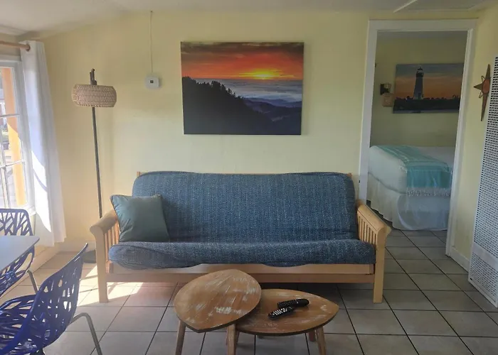 Sunny Cove Motel