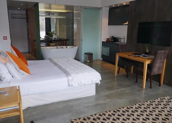 The Arrow Hotel