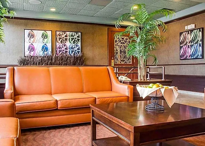 Clarion Hotel & Suites Riverfront
