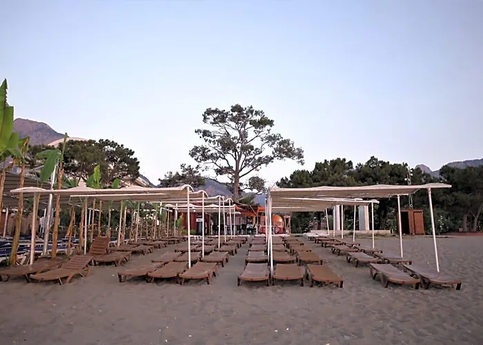 Monna Roza Beach