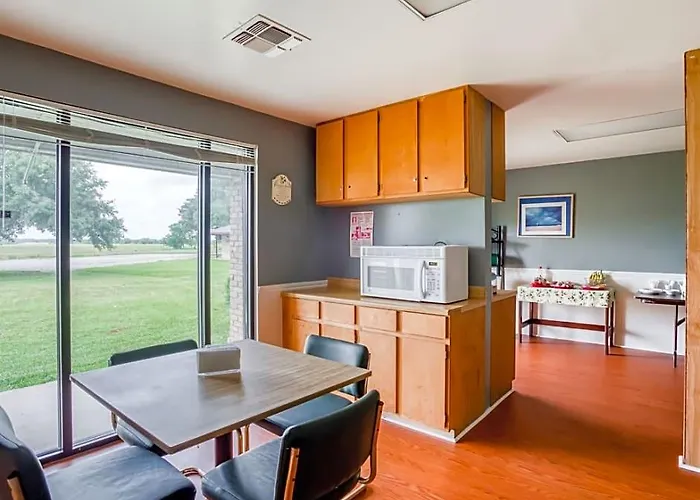 Americas Best Value Inn Lockhart
