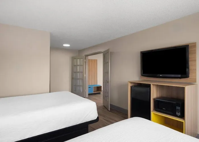 Days Inn By Wyndham St. Charles Il