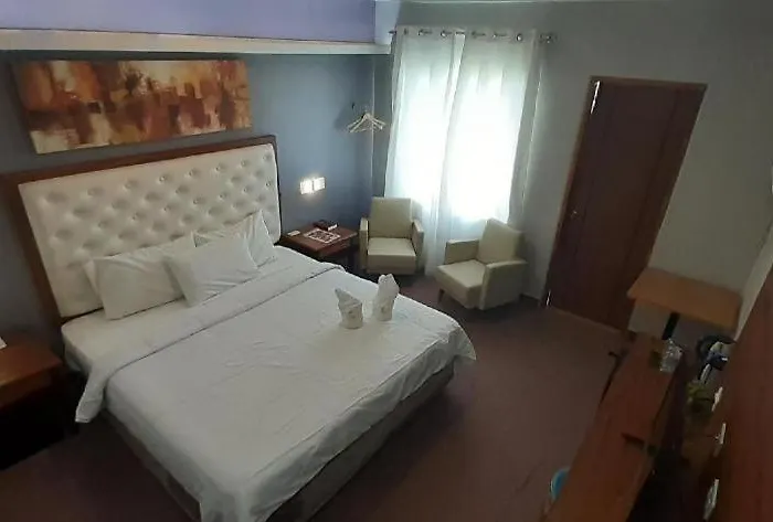 Hotel Camila 2