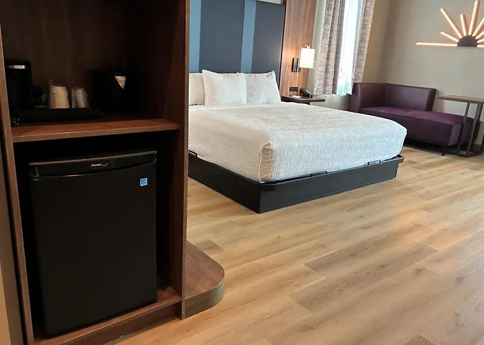 La Quinta Inn & Suites By Wyndham Athens I-65