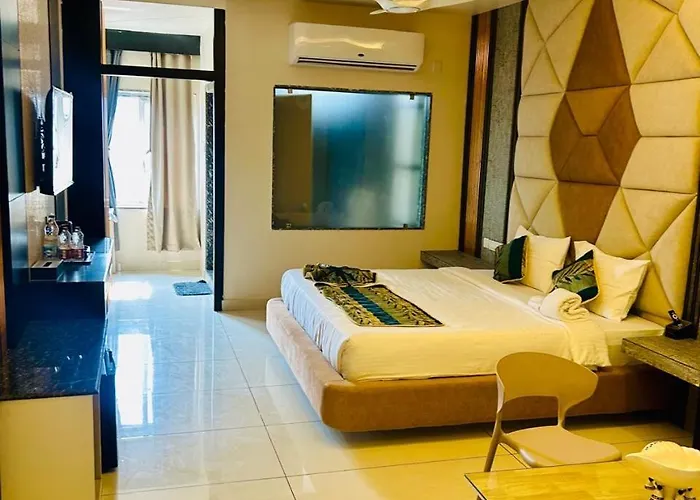 The Hotel Emerald