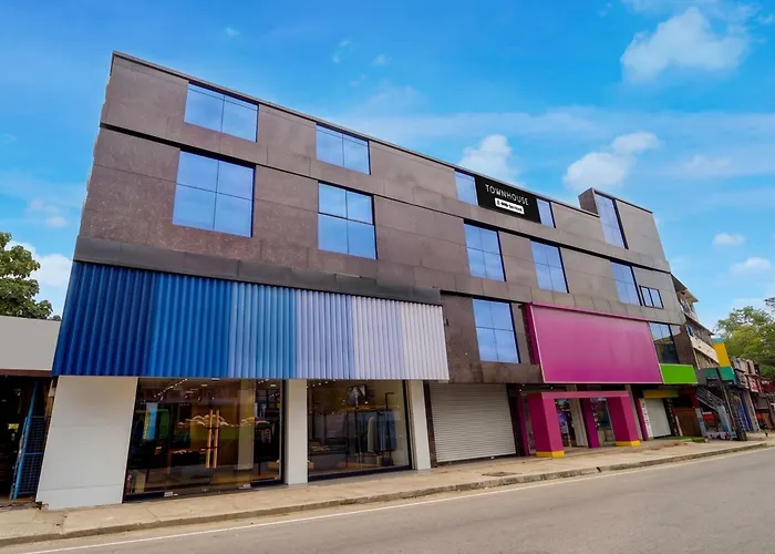Super Townhouse Adoor Bus Terminal Pathanamthitta Formerly Apsara Tourist Homes
