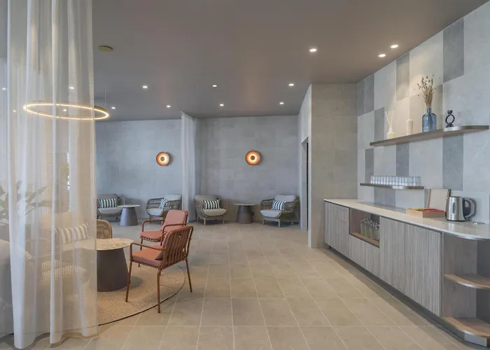 Marina Baie Des Anges Hotel, Curio Collection By Hilton