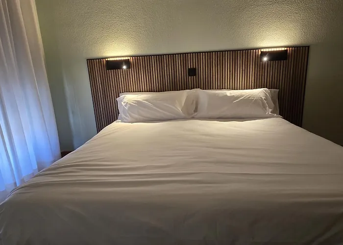 Hostal La Cigueena Check-In Autonomo
