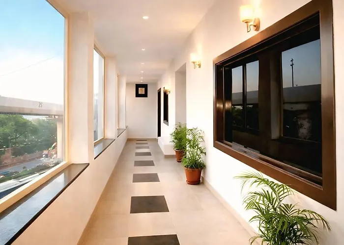 Goyal Hotelirs - Hotel Samovar Stay, Agra