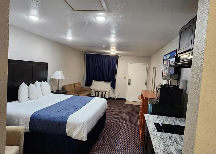 Atria Inn & Suites Kitchenette