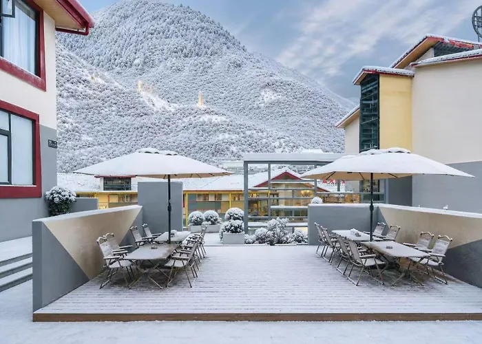 Tuke Light Hotel Jiuzhaigou 途客轻居酒店九寨沟店