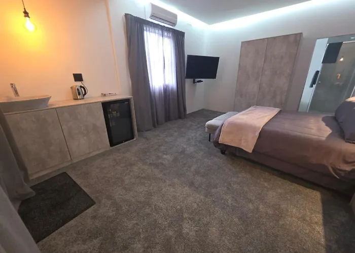 Terra Nova Suites And Spa Bnb