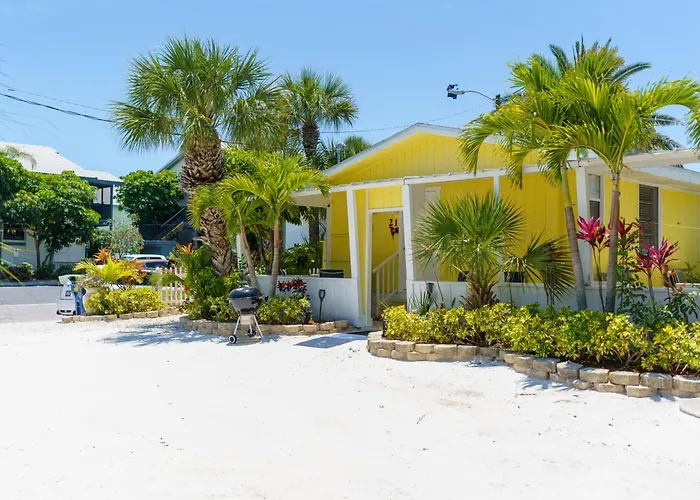 A Tropical Breeze Beach Club - Anna Maria Island