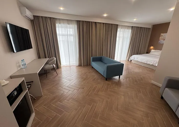 Delmont Hotel