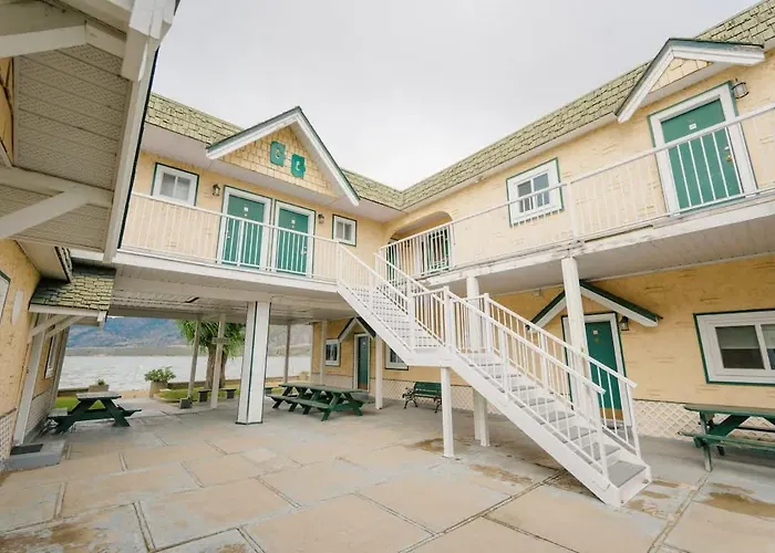 Suite 15 Green Gables Resort Lake View Retreat