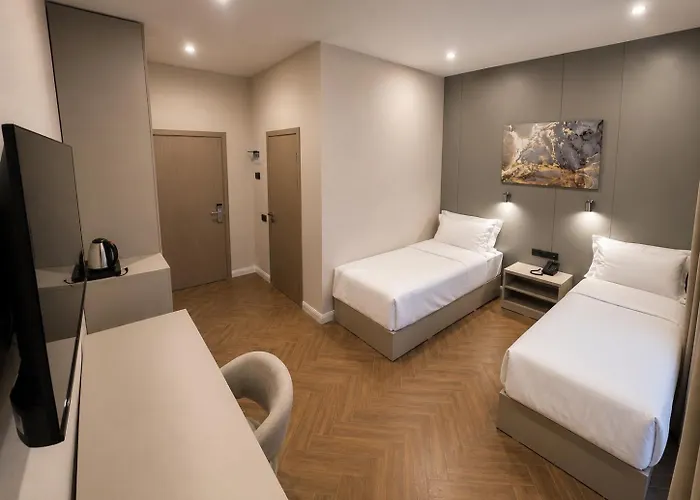 Delmont Hotel