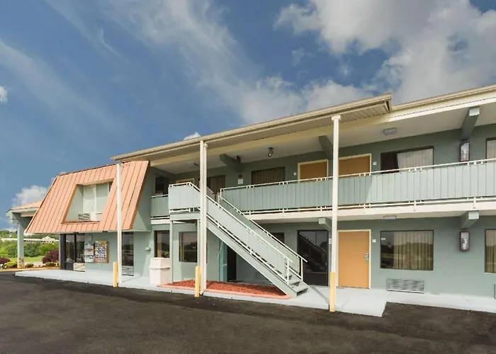 Econo Lodge White Pine Morristown I-81 & I-40 Split