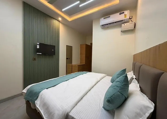 Hotel Kanta Kuteer Barsana