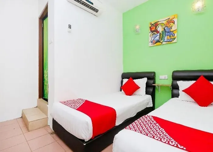 Oyo 850 Gold Star Hotel