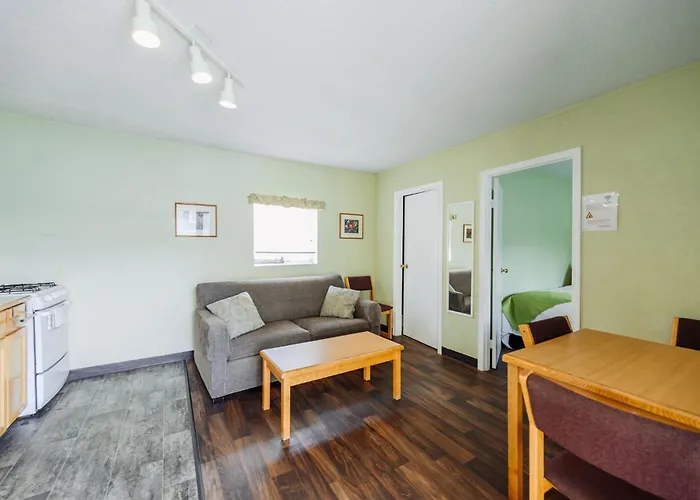 Suite 15 Green Gables Resort Lake View Retreat