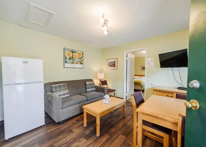 Suite 12 Green Gables Resort Lake View Retreat
