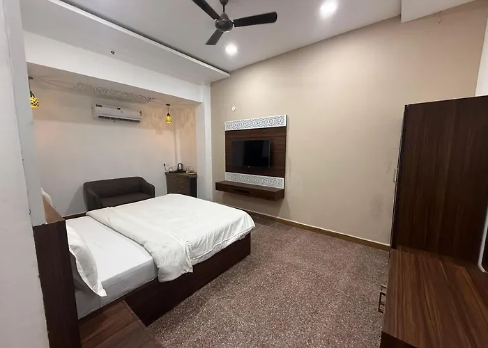Hotel Pratap Palace