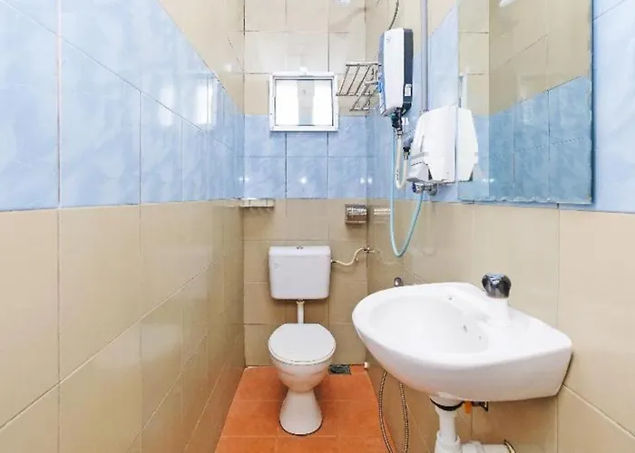 Oyo 850 Gold Star Hotel