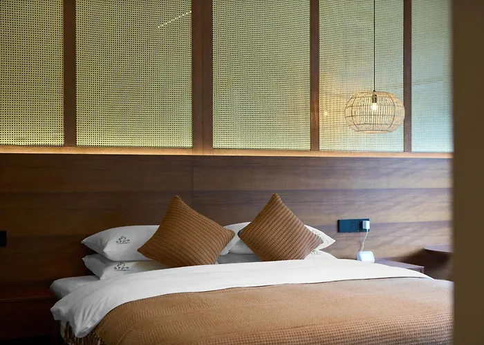 Quzhou Rixi Mountain Middle Homestay