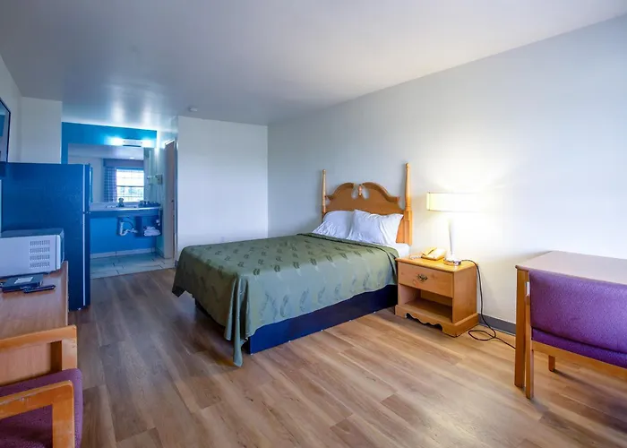 Economy Inn & Suites