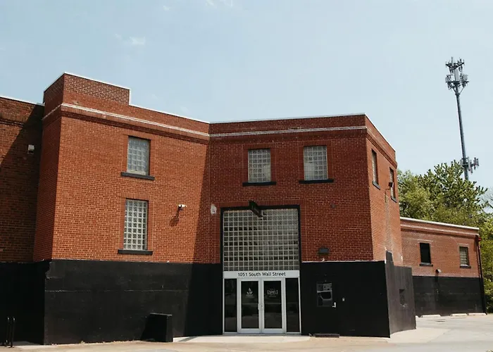 Industrial Loft, Walk To Campus