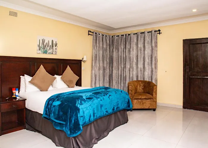 Zambezi Junction Lodge & Serengeti Restaurant