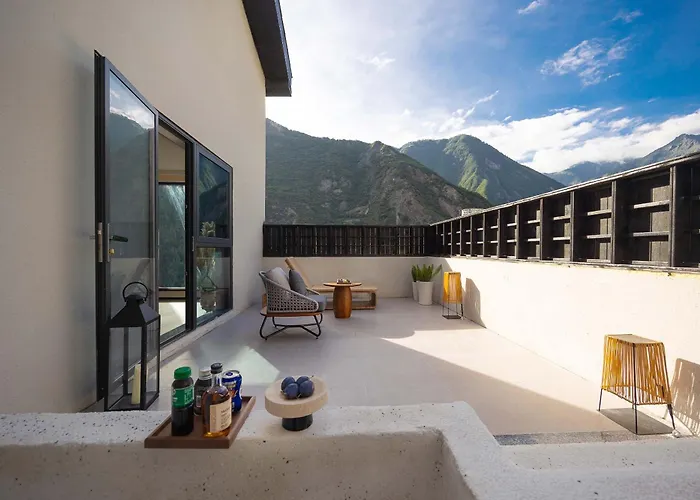 Qinghe Courtyard Jiuzhaigou Qinghe Hot Spring Luxury Private Hot Spring Villa