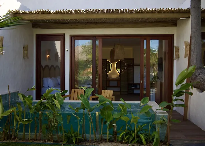 Oasis Atins Boutique Hotel