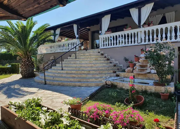 Koviou Holiday Village
