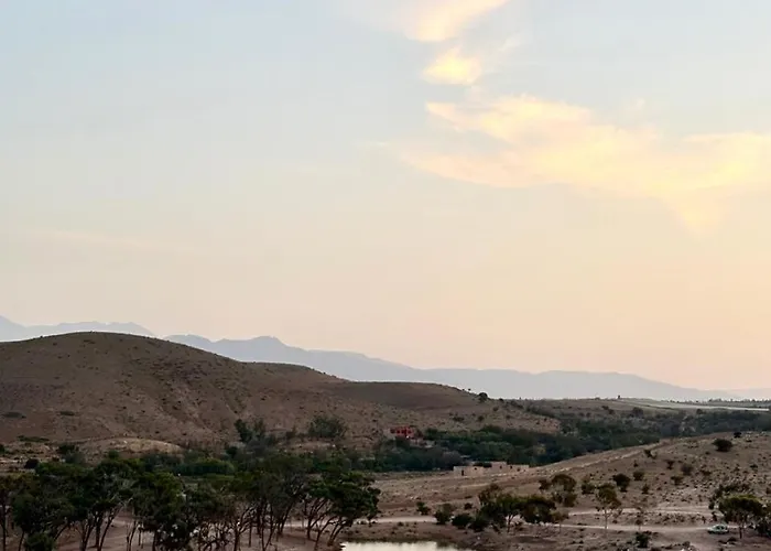 Lakasbah Du Lac-Boutique Hotel & Restaurant