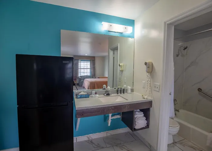 Economy Inn & Suites