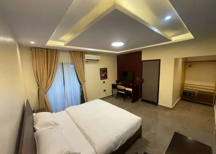 Degrams Hotel And Suites