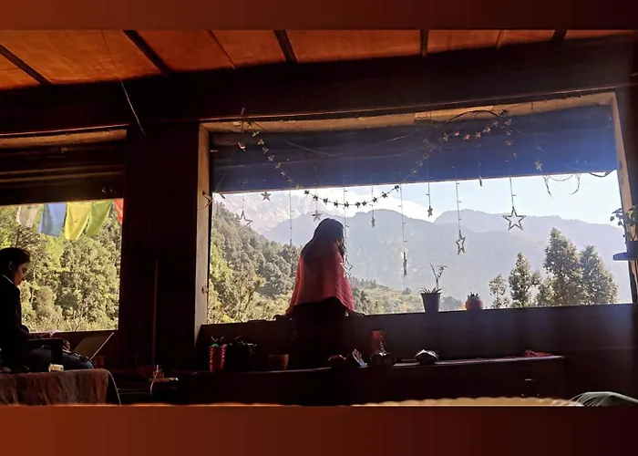 Cafe Himalayan Musaafir & Campsite Kareri