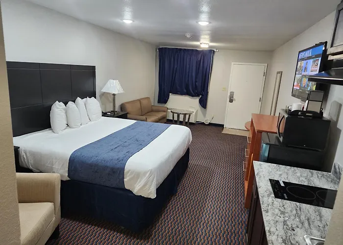 Atria Inn & Suites Kitchenette