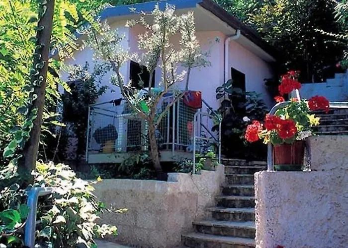 Dea Cupra Village